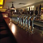 Forty Four Main Street ホテル スウォーズ