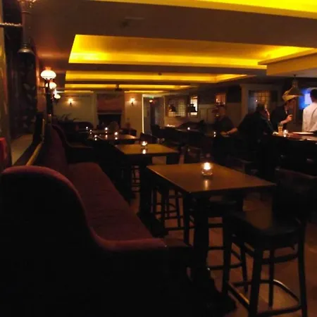Forty Four Main Street ホテル