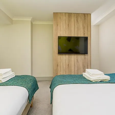 Forty Four Main Street Hotel 2*