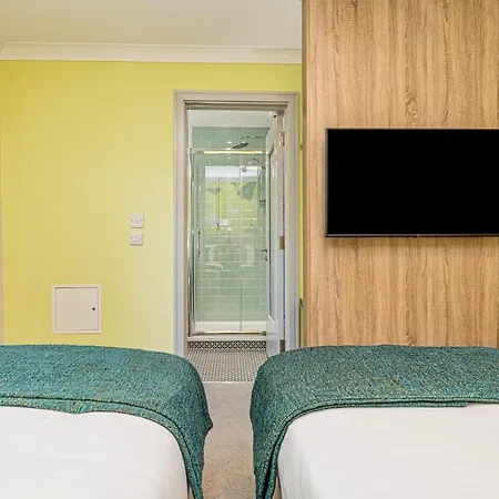 Forty Four Main Street Hotel