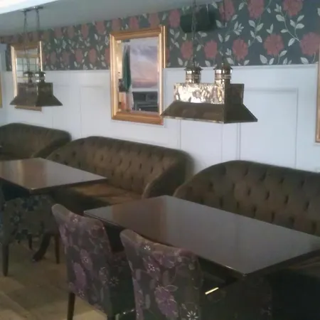 Hotel Forty Four Main Street 2*