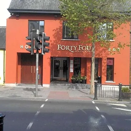 Forty Four Main Street ホテル スウォーズ