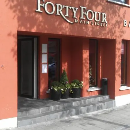 Forty Four Main Street ホテル スウォーズ