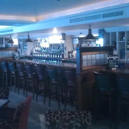 Forty Four Main Street Hotel 2*