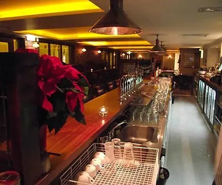 Forty Four Main Street Hotel 2*
