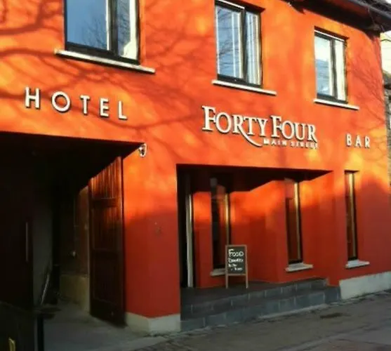 Forty Four Main Street Hotel 2*